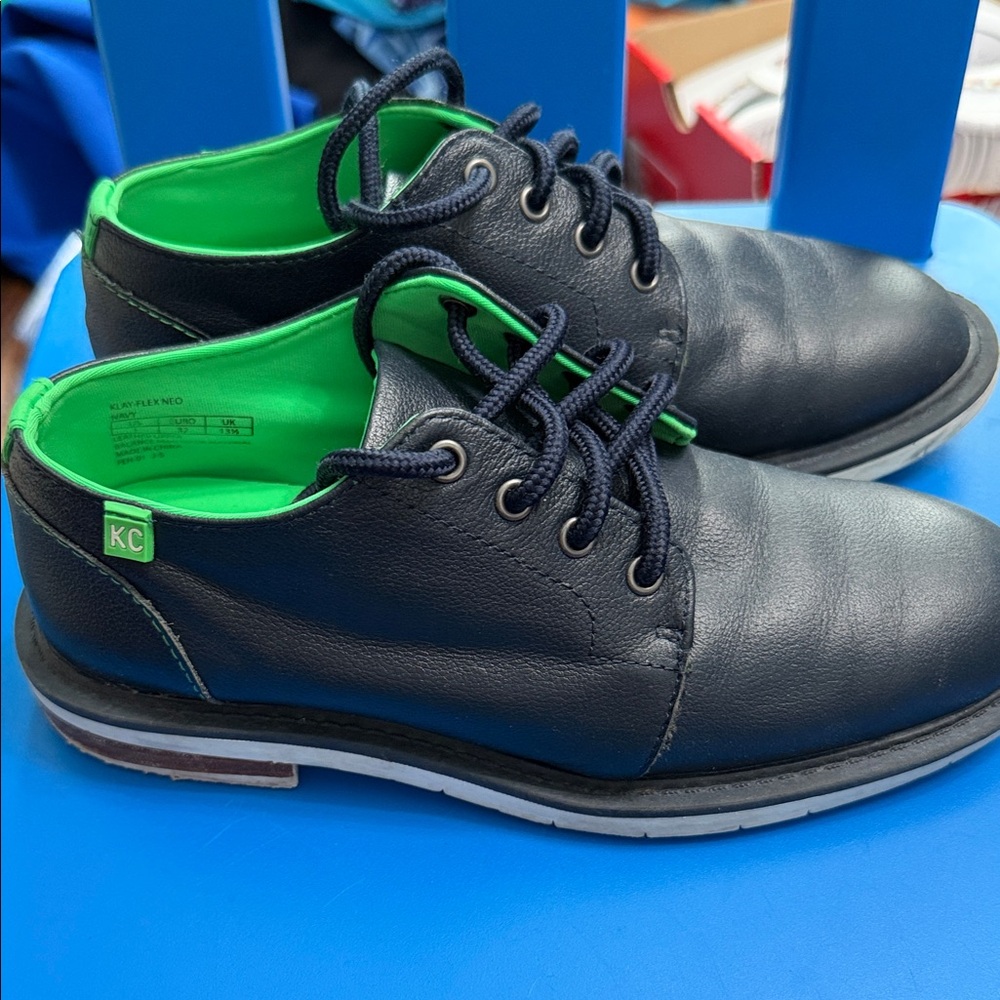 Kids Dark Blue and Green Shoes Kenneth Cole Used great condition size 1